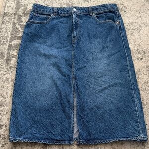H&M Women’s Classic Medium Wash Denim Skirt